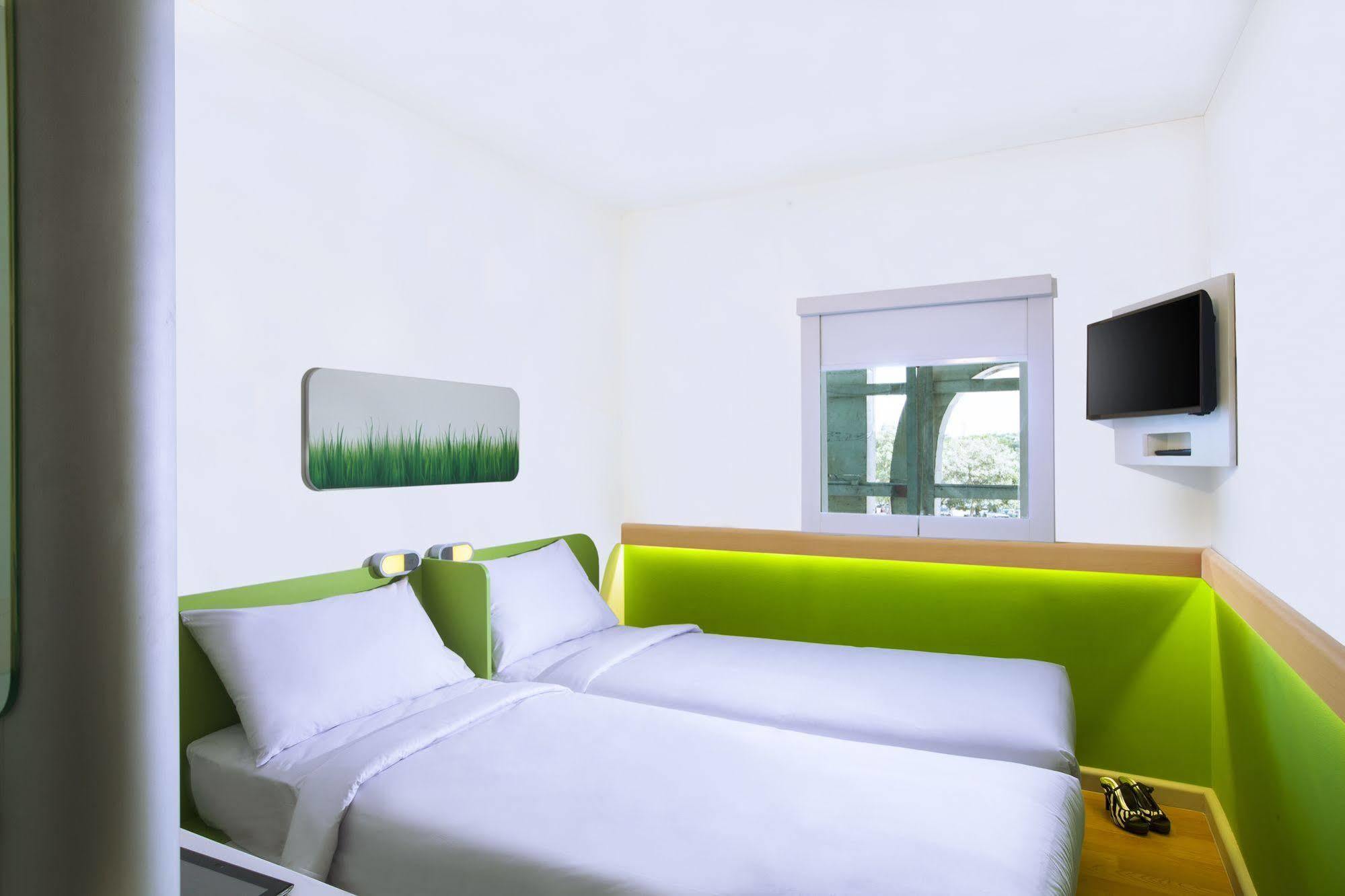 Cordia Hotel Makassar Airport Mandai Buitenkant foto